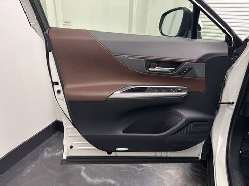 Used 2021 Toyota Venza XLE w/ Softex Package image 14