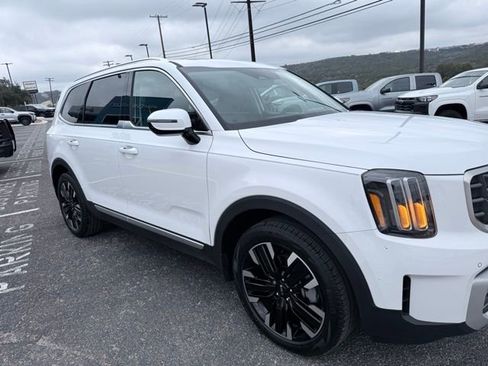 Used 2024 Kia Telluride SX w/ Towing Package image 4