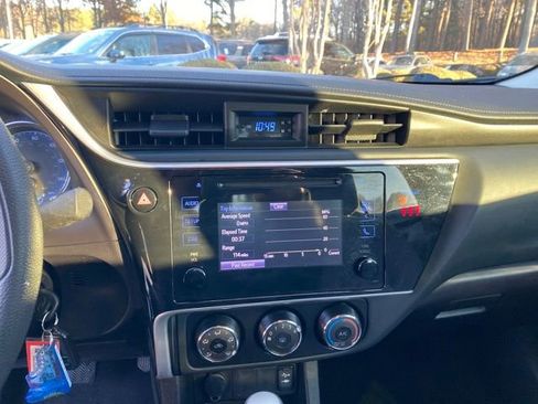 Used 2018 Toyota Corolla L image 11