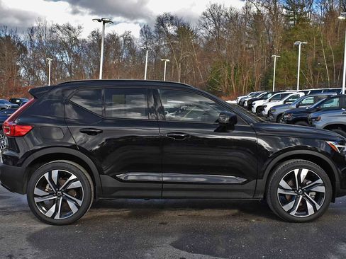 Used 2025 Volvo XC40 B5 Core image 6