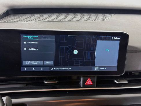 Used 2025 Kia Carnival FWD image 21