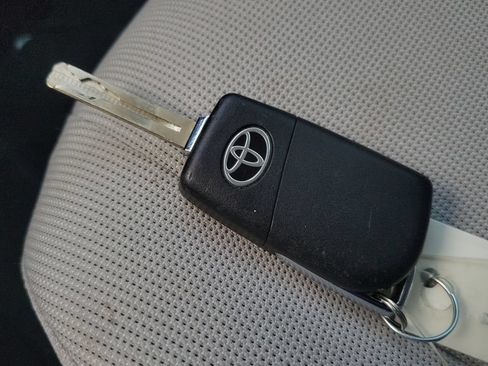 Used 2021 Toyota Corolla LE FWD image 27