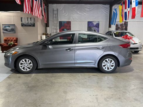 Used 2018 Hyundai Elantra SE FWD image 4