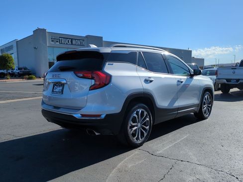 Used 2018 GMC Terrain SLT w/ Preferred Package FWD image 3