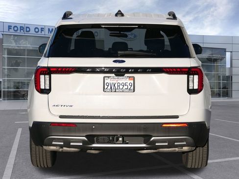 Used 2025 Ford Explorer Active w/ Active Comfort Package image 6