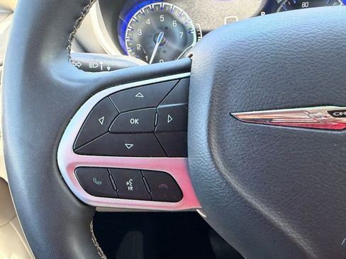 Used 2023 Chrysler Pacifica Touring-L FWD image 27