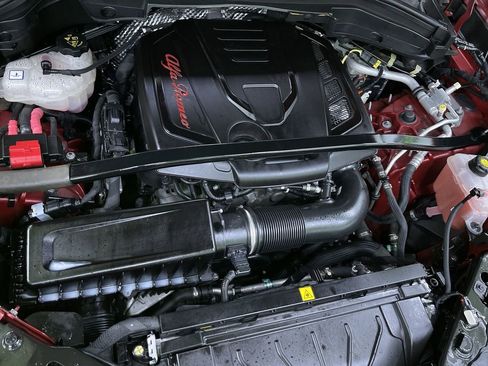 Used 2018 Alfa Romeo Stelvio Ti Sport image 31