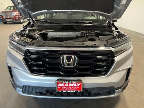 Used 2023 Honda Pilot Touring image 9