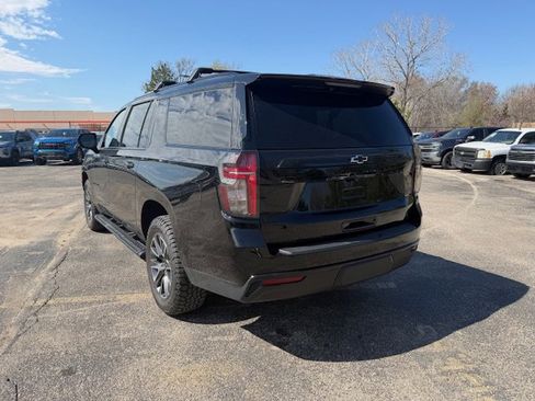Used 2024 Chevrolet Suburban Z71 image 6