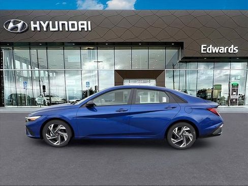 New 2025 Hyundai Elantra Sport image 3