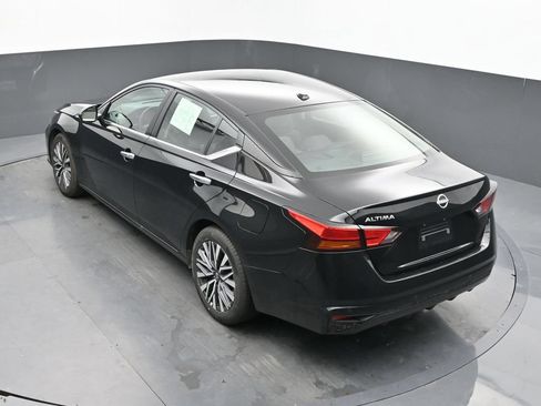 Used 2025 Nissan Altima 2.5 SV FWD image 41