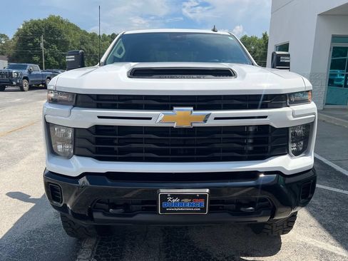 Used 2025 Chevrolet Silverado 2500 Custom w/ Custom Convenience Package AWD/4WD image 5