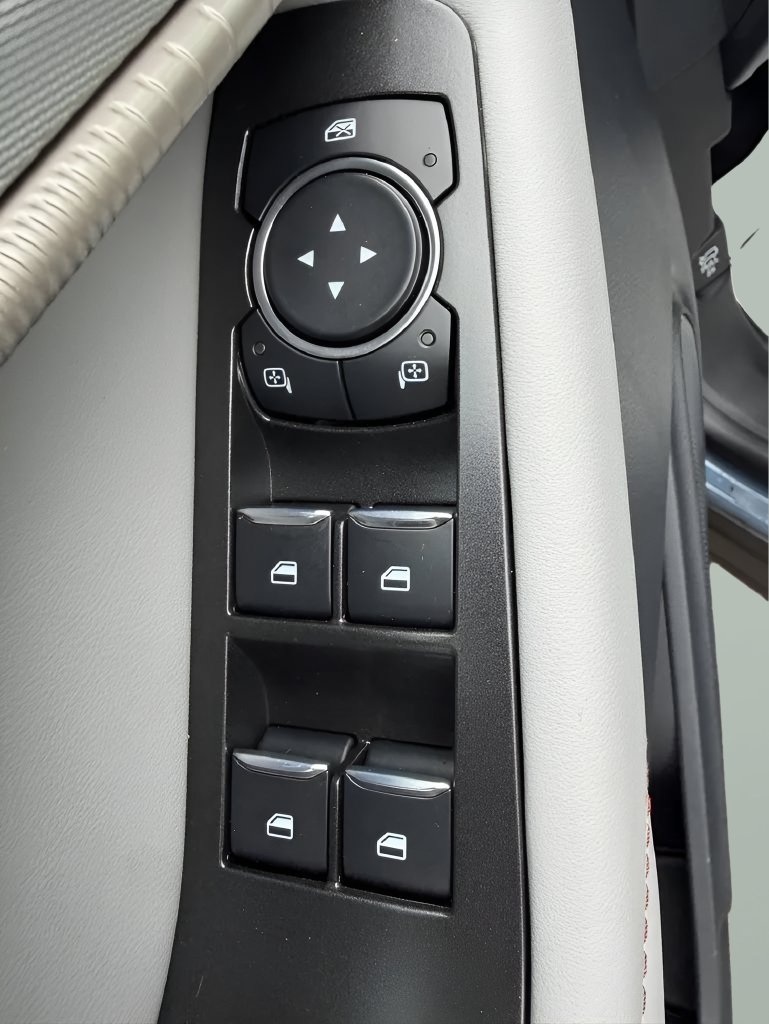 New 2026 Ford Explorer Active w/ Active Comfort Package AWD/4WD image 15