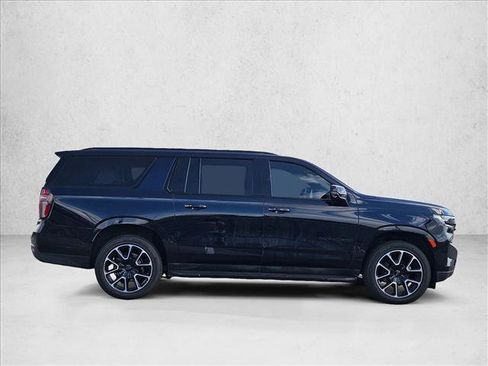 Used 2024 Chevrolet Suburban RST w/ Luxury Package image 4