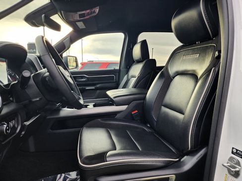 Used 2025 RAM 1500 Laramie image 10