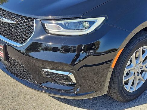 New 2026 Chrysler Pacifica Select image 11