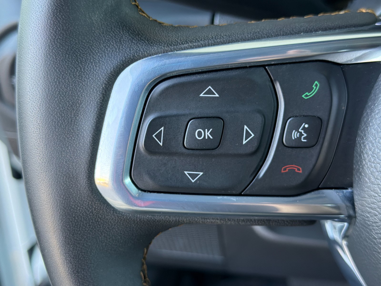 Used 2024 Jeep Wrangler Unlimited Sahara w/ Technology Group AWD/4WD image 28