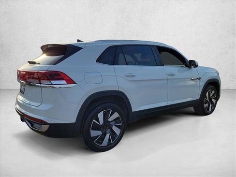 Used 2025 Volkswagen Atlas Cross Sport SE FWD image 5