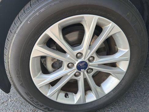 Used 2017 Ford Escape SE w/ Equipment Group 201A FWD image 5