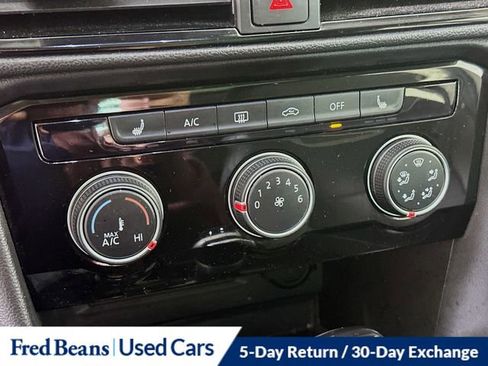 Used 2023 Volkswagen Taos SE w/ Panoramic Sunroof Package image 16