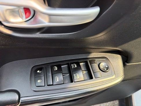 Used 2016 Jeep Cherokee Trailhawk AWD/4WD image 12