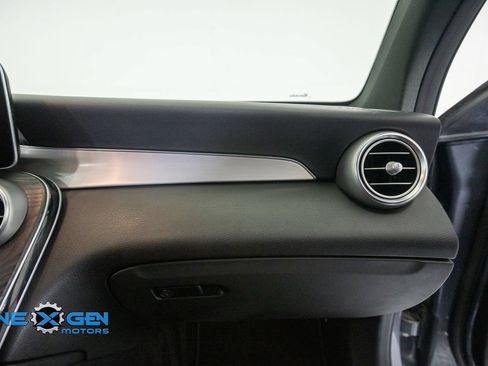 Used 2021 Mercedes-Benz GLC 300 4MATIC image 45