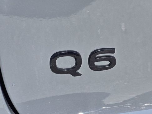 Used 2025 Audi Q6 e-tron Premium Plus w/ Premium Plus image 17
