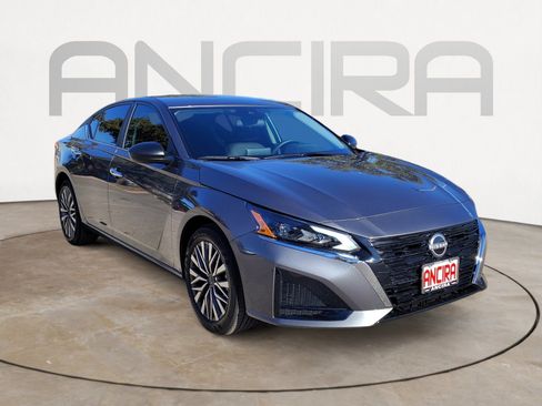 New 2025 Nissan Altima 2.5 SV image 4