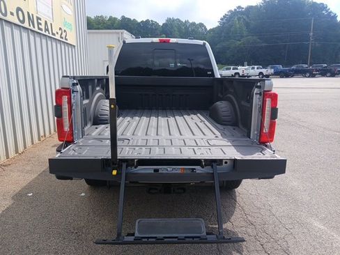 Used 2023 Ford F250 Lariat w/ Black Appearance Package image 9