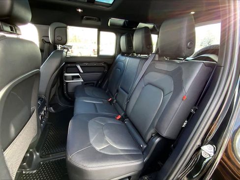 Used 2024 Land Rover Defender 110 X-Dynamic SE image 18