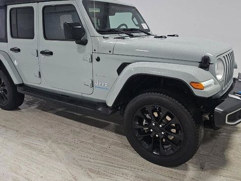 Used 2023 Jeep Wrangler Unlimited Sahara w/ Cold Weather Group AWD/4WD image 4
