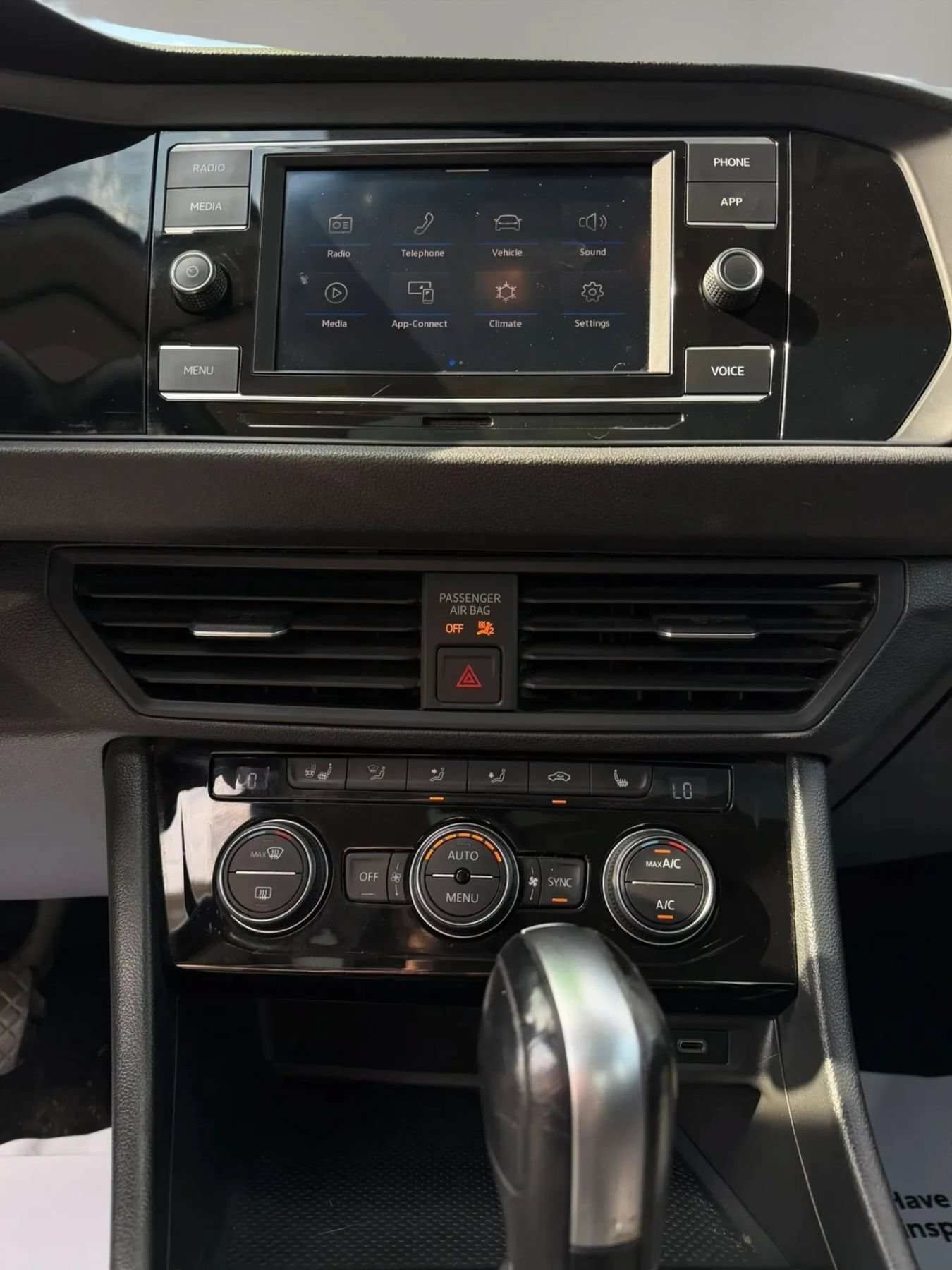 Used 2021 Volkswagen Jetta SE w/ SE Cold Weather Package FWD image 16