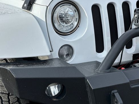 Used 2017 Jeep Wrangler Unlimited Rubicon w/ Connectivity Group image 38