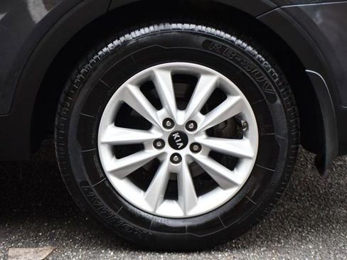 Used 2020 Kia Sorento LX image 15