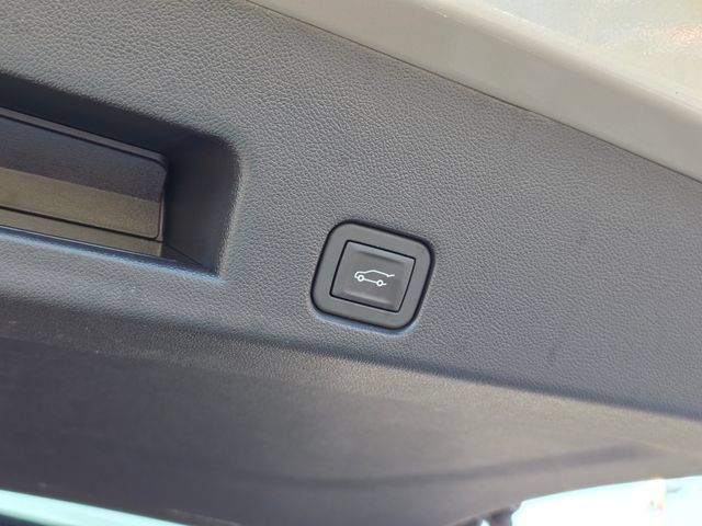 Used 2026 Chevrolet Traverse Z71 w/ LPO, Floor Liner Package AWD/4WD image 14