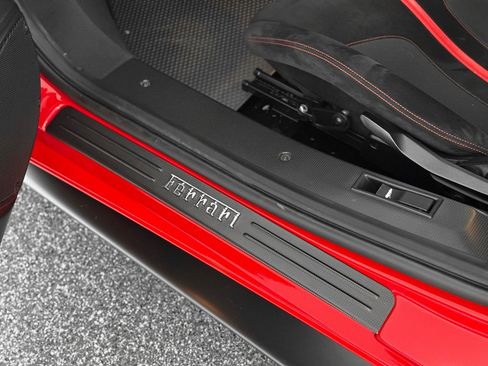 Used 2019 Ferrari 488 Pista Coupe RWD image 13