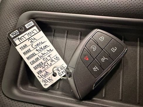 Used 2024 GMC Yukon SLT w/ SLT Luxury Package AWD/4WD image 50
