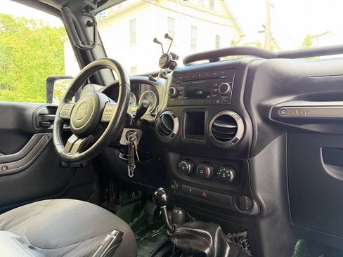 Used 2016 Jeep Wrangler Unlimited Sport AWD/4WD image 21