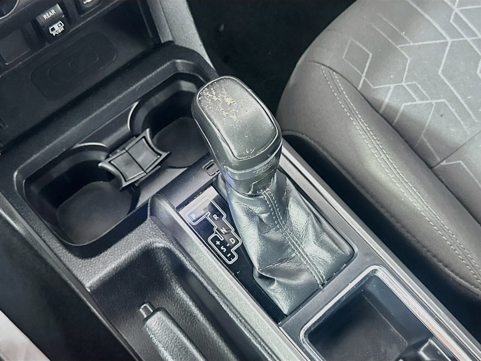 Used 2018 Toyota Tacoma TRD Sport AWD/4WD image 17