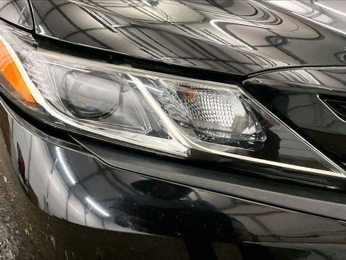 Used 2019 Toyota Camry SE image 28