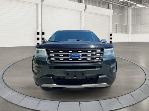 Used 2016 Ford Explorer XLT w/ Equipment Group 202A AWD/4WD image 8