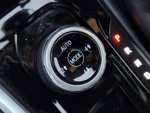 Used 2024 Chevrolet Colorado Z71 w/ Z71 Convenience Package 2 image 19