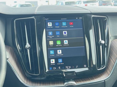 Certified 2022 Volvo XC60 B5 Momentum w/ Climate Package image 19