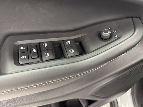 Used 2025 Jeep Grand Cherokee L Limited image 20