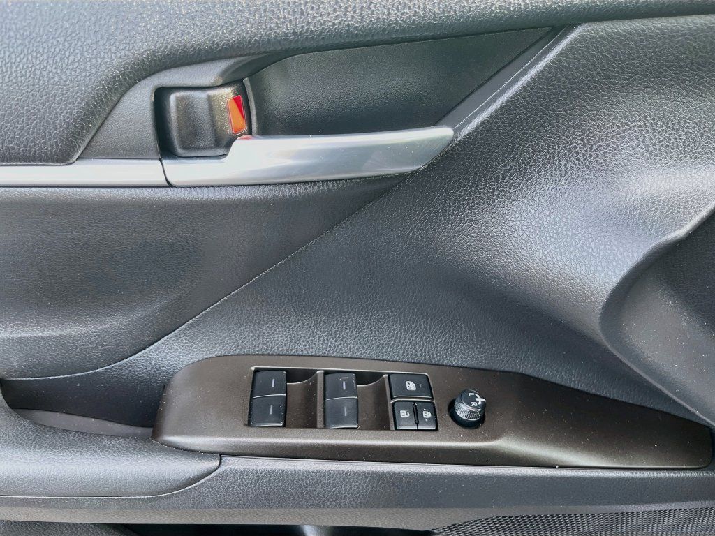 Used 2023 Toyota Camry SE FWD image 17