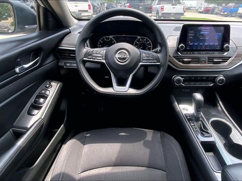 Used 2024 Nissan Altima 2.5 SV FWD image 6