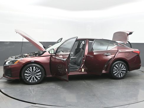 Used 2023 Nissan Altima 2.5 SV image 41