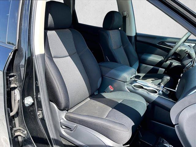 Used 2017 Nissan Pathfinder SV FWD image 9