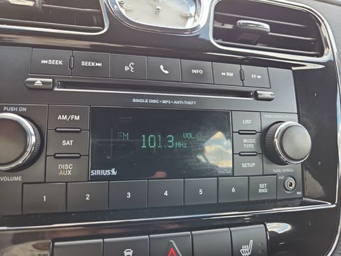 Used 2013 Chrysler 200 Limited FWD image 30