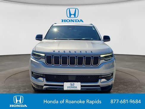 Used 2024 Jeep Wagoneer Series III AWD/4WD image 8
